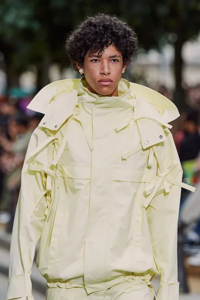 Look 15